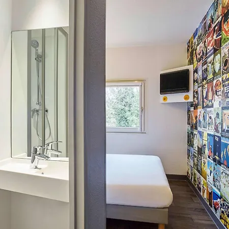 Hotel Hotelf1 Thonon Les Bains Est Marin