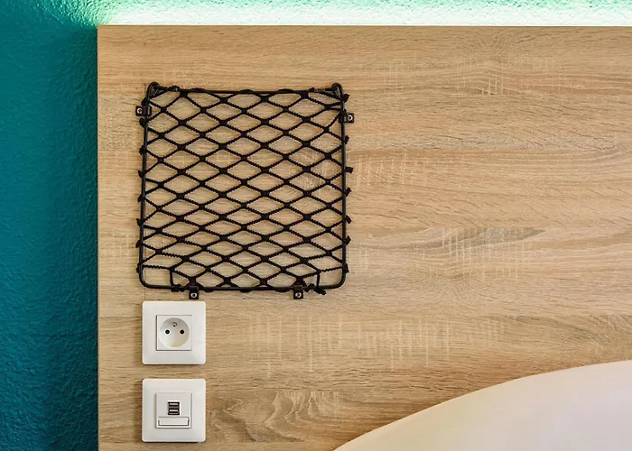 Hotelf1 Thonon Les Bains Est * Marin