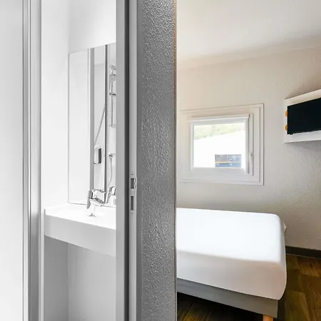 Hotel Hotelf1 Thonon Les Bains Est Marin