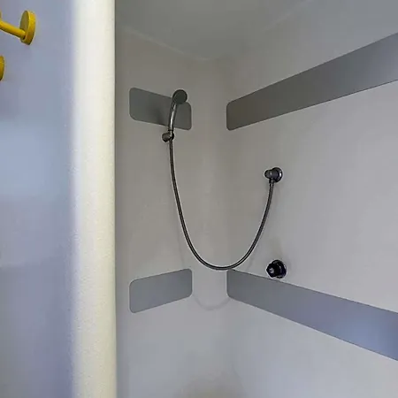 Hotel Hotelf1 Thonon Les Bains Est Marin